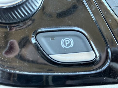 Used 2023 Chrysler Pacifica Limited image 29