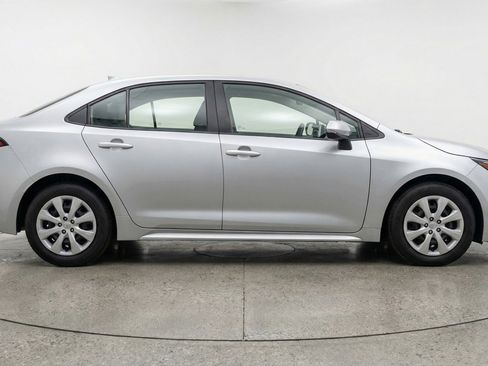 Used 2025 Toyota Corolla LE image 11