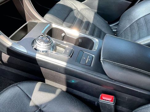 Used 2020 Ford Fusion SE FWD image 15