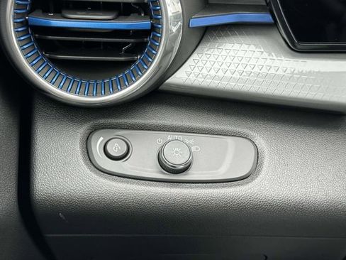 New 2025 Chevrolet Trax LT w/ Driver Confidence Package image 18