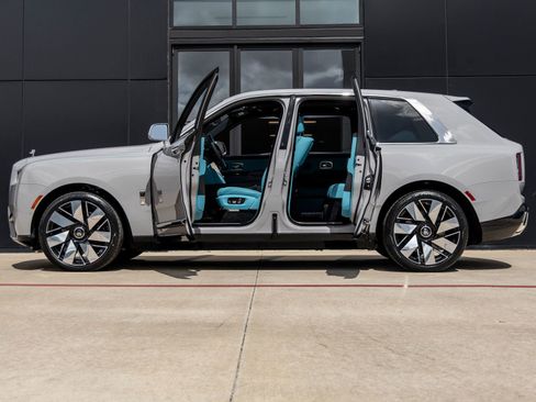 New 2026 Rolls-Royce Cullinan image 11