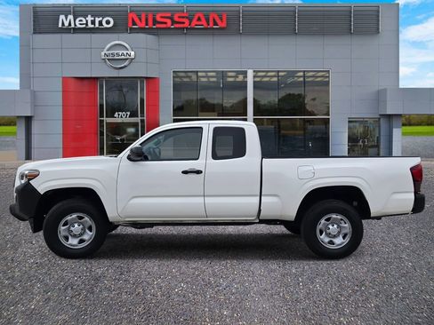 Used 2021 Toyota Tacoma SR image 3