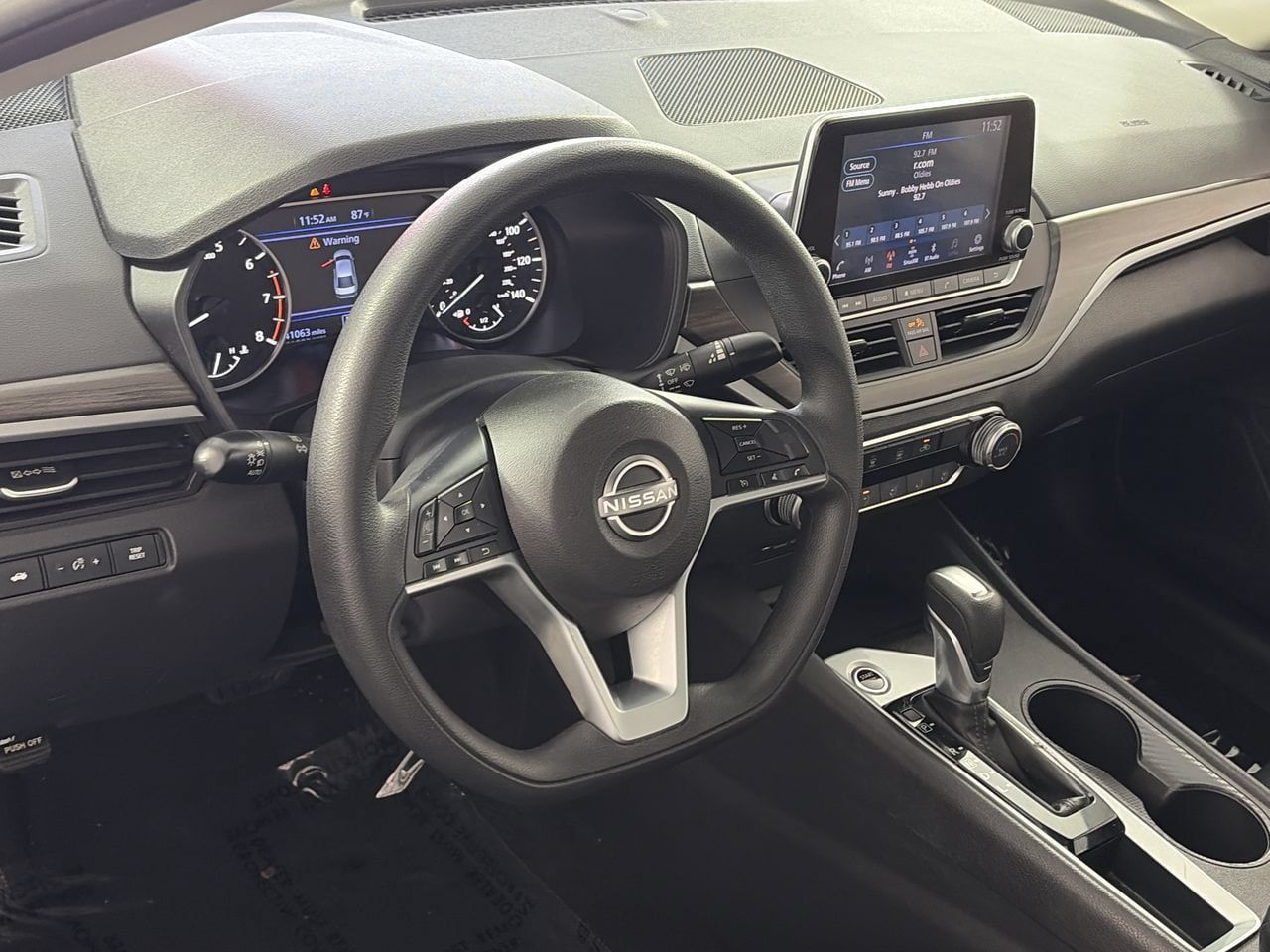 Used 2025 Nissan Altima 2.5 SV FWD image 11