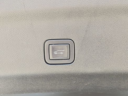 Used 2024 Chevrolet Tahoe Z71 w/ Luxury Package AWD/4WD image 15