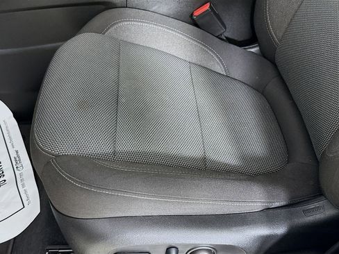 Used 2023 Chevrolet Traverse LT w/ Rear Camera Mirror Package image 19