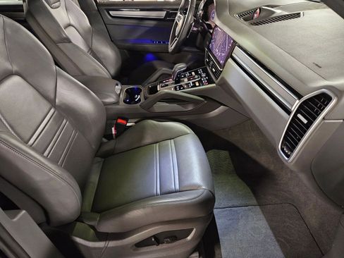 Used 2022 Porsche Cayenne S image 22
