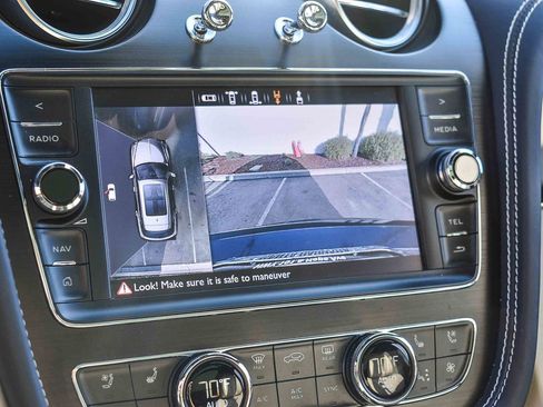Used 2019 Bentley Bentayga image 26