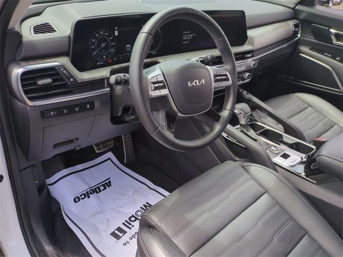 Certified 2024 Kia Telluride SX Prestige w/ Towing Package image 10