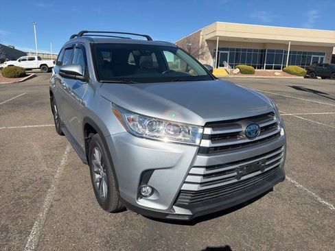 Certified 2018 Toyota Highlander XLE image 1