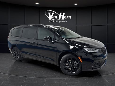New 2026 Chrysler Pacifica Select AWD/4WD image 1