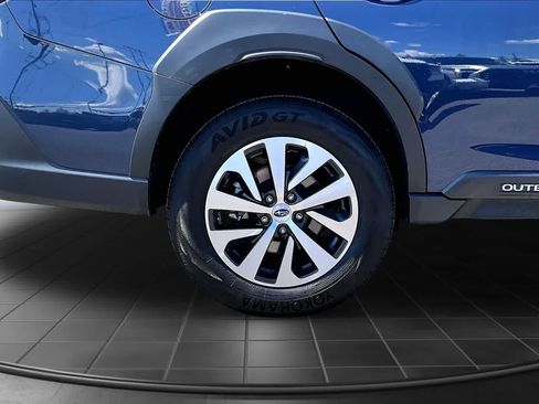 Used 2025 Subaru Outback Premium AWD/4WD image 35