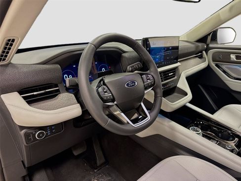 New 2026 Ford Explorer Platinum w/ LUX Leather Package AWD/4WD image 9