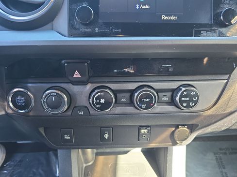 Used 2017 Toyota Tacoma TRD Sport w/ Tow Package AWD/4WD image 21