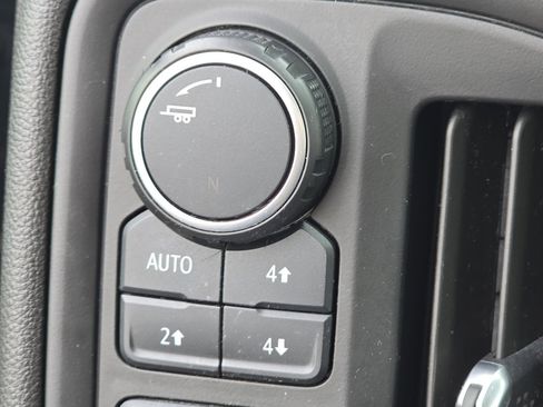 Used 2019 Chevrolet Silverado 1500 Custom Trail Boss image 9