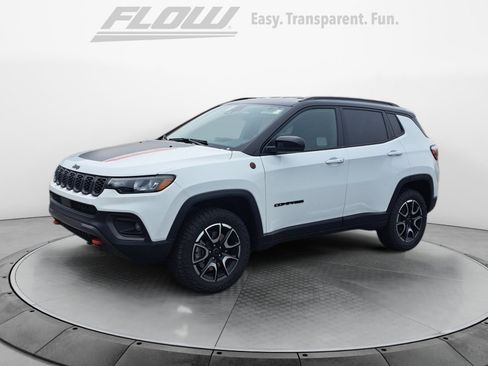 Used 2025 Jeep Compass Trailhawk AWD/4WD image 4
