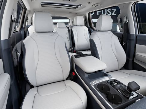 Used 2026 Kia Carnival SX Prestige FWD image 15