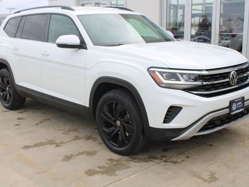 Certified 2022 Volkswagen Atlas SE w/ Black Wheel Package image 1