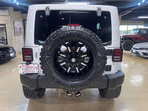 Used 2016 Jeep Wrangler Unlimited Rubicon w/ Connectivity Group AWD/4WD image 6