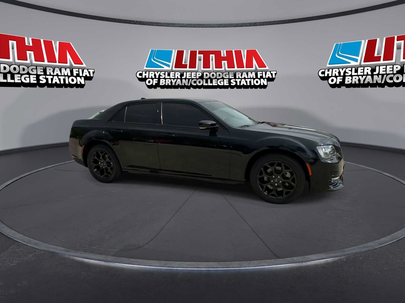 Used 2023 Chrysler 300 Touring L AWD/4WD image 2