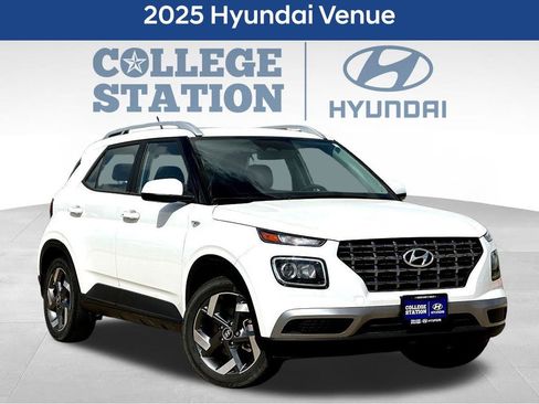 Used 2025 Hyundai Venue SEL image 1