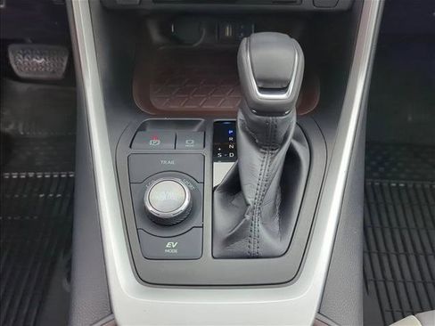 Used 2020 Toyota RAV4 Limited image 12
