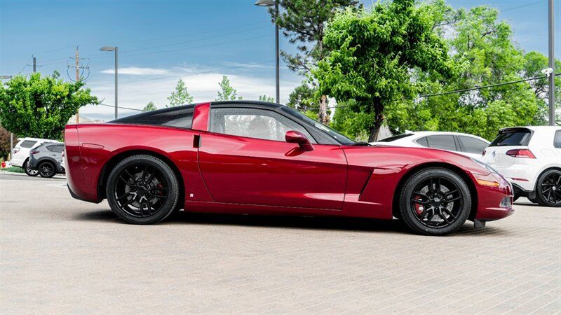 Used 2007 Chevrolet Corvette Coupe w/ Preferred Equipment Group RWD image 5