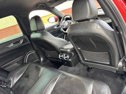 Used 2018 Alfa Romeo Giulia Quadrifoglio w/ Driver Assist Dynamic Package image 22