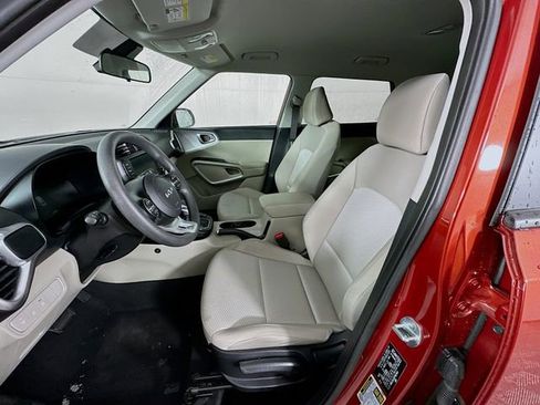 Used 2023 Kia Soul LX image 24