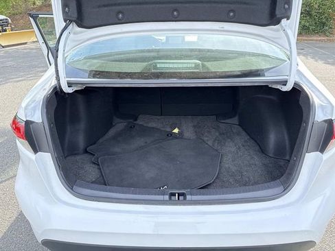 Used 2024 Toyota Corolla LE image 12