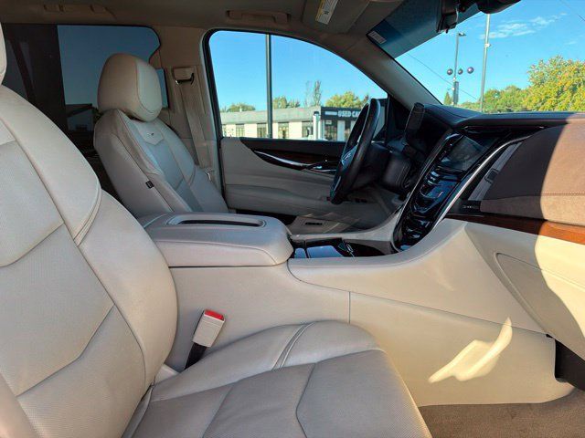 Used 2017 Cadillac Escalade Luxury RWD image 11