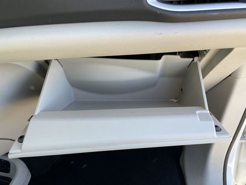 Certified 2023 Chrysler Pacifica Touring-L FWD image 51