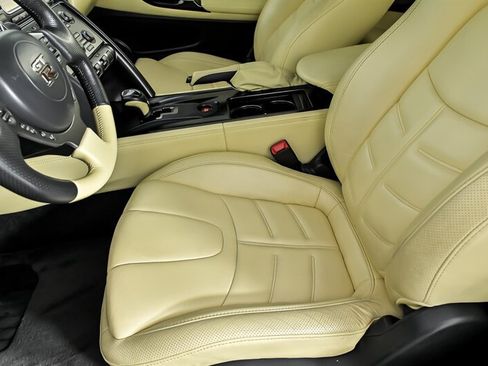 Used 2015 Nissan GT-R Premium AWD/4WD image 17