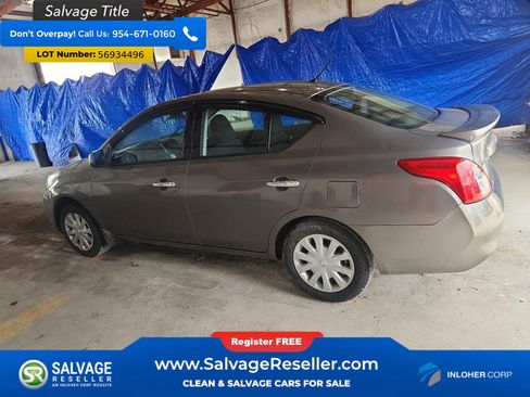 Used 2014 Nissan Versa SV FWD image 3