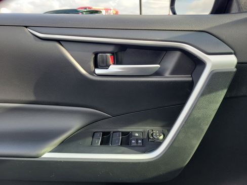 Used 2025 Toyota RAV4 XLE image 17