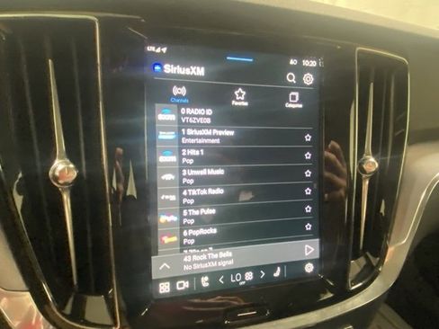 Certified 2025 Volvo S60 B5 Core image 19