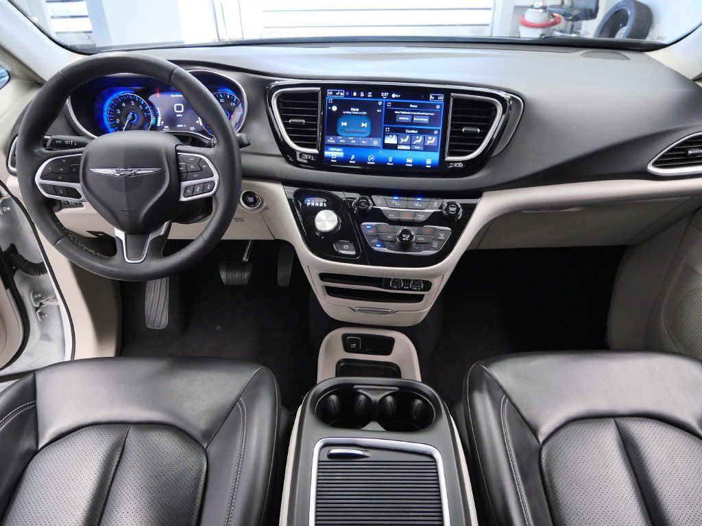 Certified 2023 Chrysler Pacifica Touring-L FWD image 18