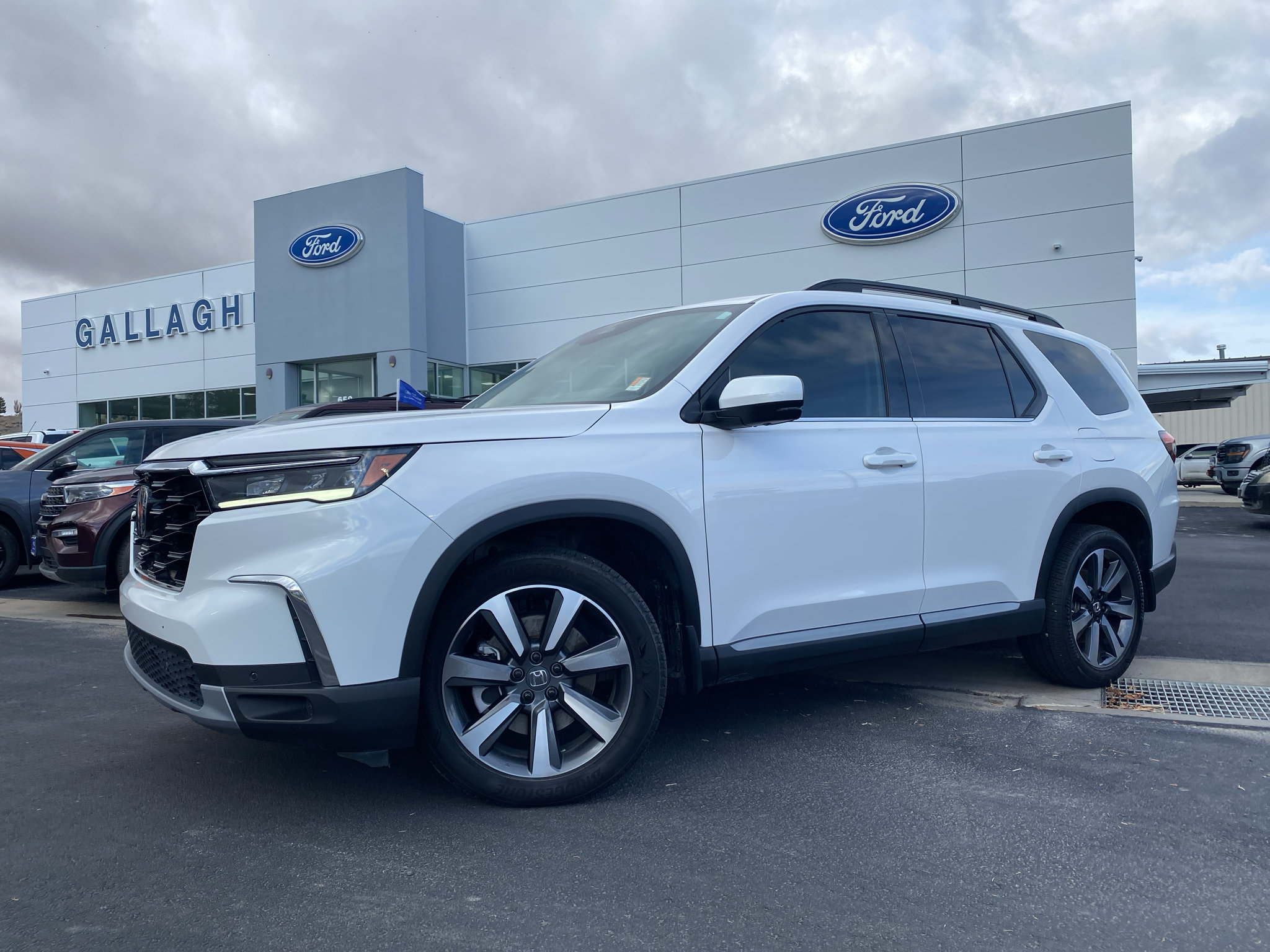 Used 2024 Honda Pilot Elite image 1