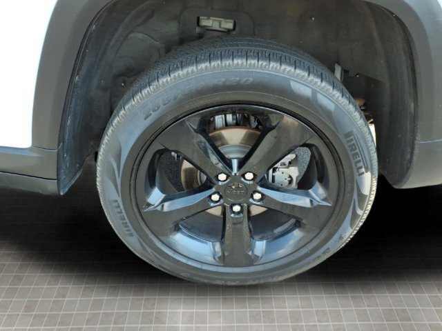 Used 2024 Jeep Grand Cherokee Limited w/ Luxury Tech Group II AWD/4WD image 9