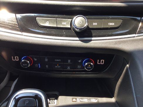 Used 2021 Buick Enclave Avenir w/ Avenir Technology Package AWD/4WD image 20