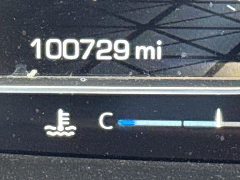 Used 2022 GMC Yukon XL SLT w/ SLT Premium Package image 33