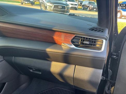 Used 2023 GMC Yukon Denali Ultimate image 16