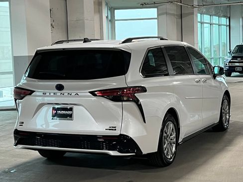 Used 2023 Toyota Sienna XSE AWD/4WD image 12