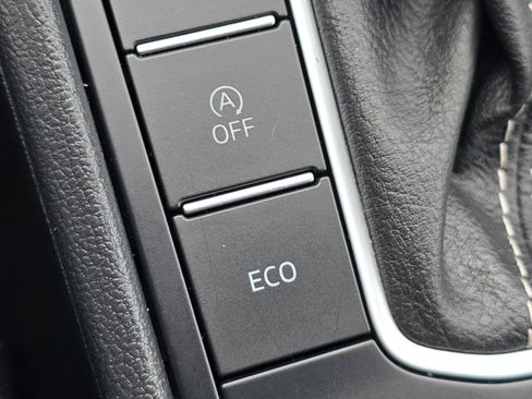 Used 2024 Volkswagen Jetta SE image 25