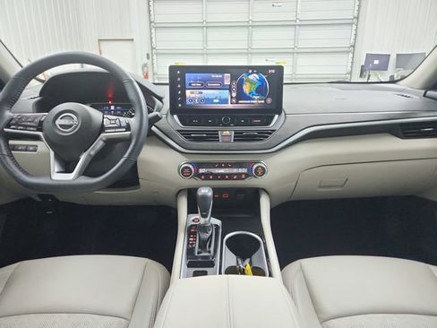 Used 2024 Nissan Altima 2.5 SL FWD image 26