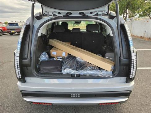 New 2026 Hyundai Ioniq 9 SE image 17