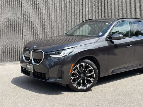 Used 2025 BMW X3 xDrive30i w/ Premium Package AWD/4WD image 2