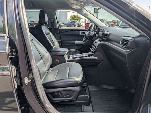 Used 2023 Ford Explorer XLT w/ Equipment Group 202A AWD/4WD image 21