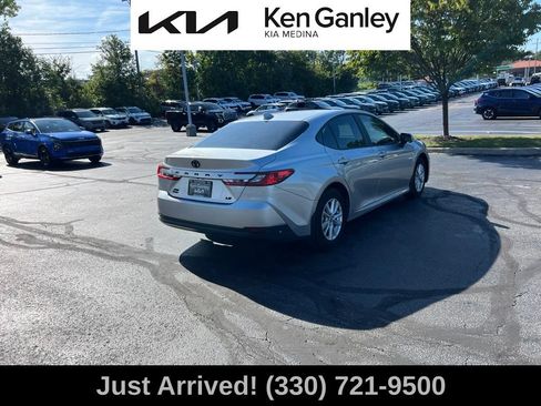Used 2025 Toyota Camry LE AWD/4WD image 5