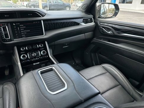 Used 2024 GMC Yukon Denali AWD/4WD image 23