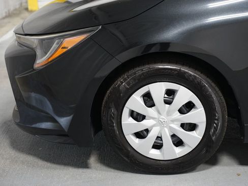 Used 2021 Toyota Corolla L image 5